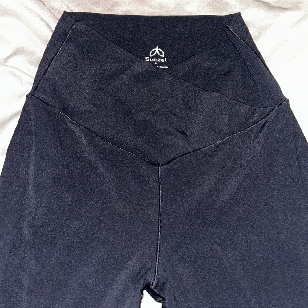 V waist black flare leggings